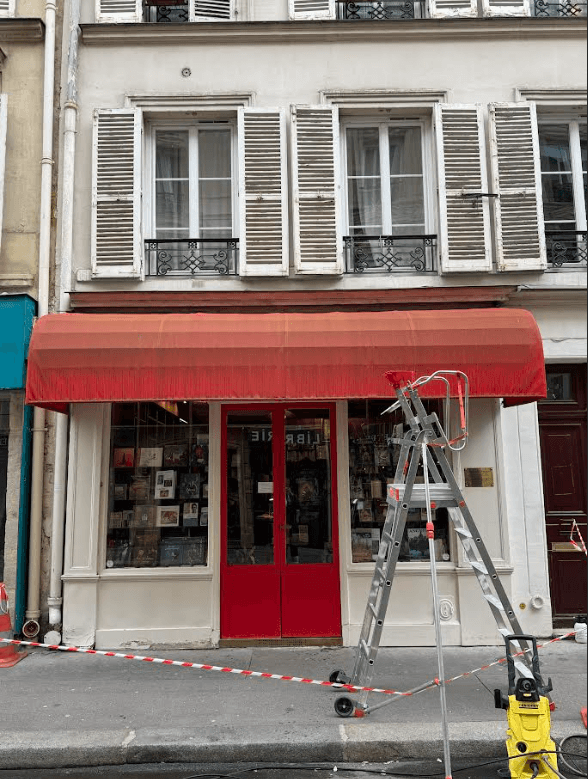 Store banne rouge avant